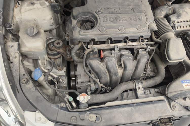 Used Hyundai Sonata 2013 2.4L Automatic Luxury Version China IV Standard Engine Bay Right