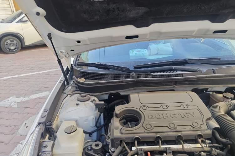 Used Hyundai Sonata 2013 2.4L Automatic Prestige Version China IV Standard Engine Bay Right