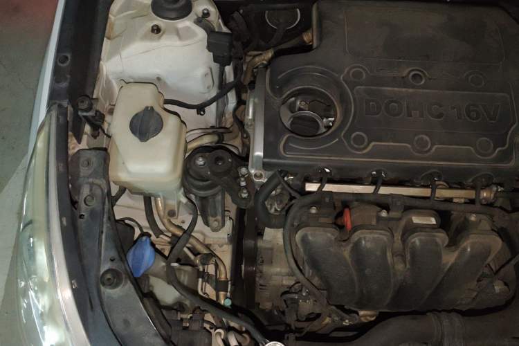 Used Hyundai Sonata 2013 2.4L Automatic Luxury Version China IV Standard Engine Bay Right