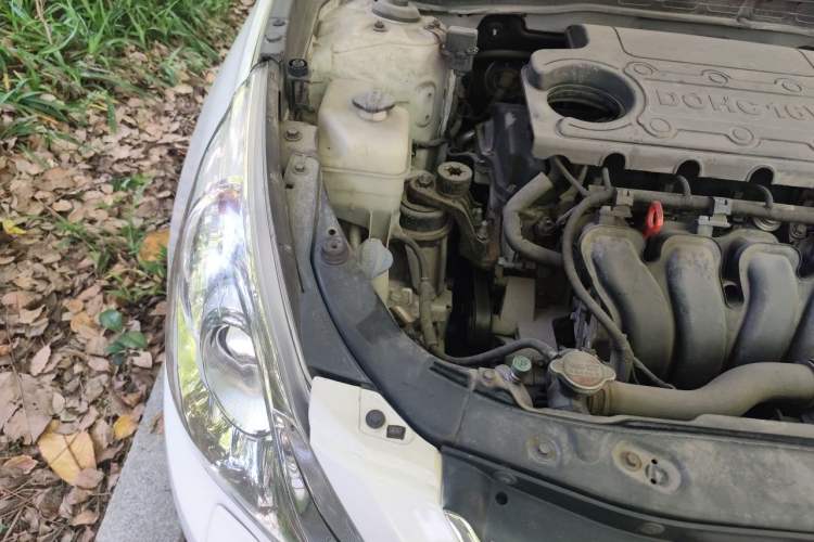 Used Hyundai Sonata 2013 2.4L Automatic Luxury Version China IV Standard Engine Bay Right