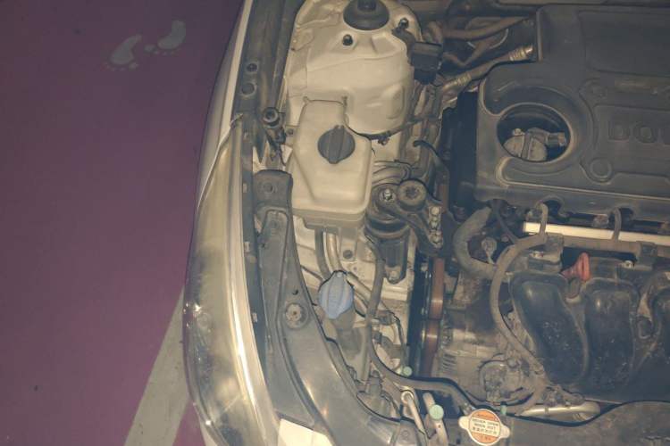 Used Hyundai Sonata 2013 2.4L Automatic Leading Edition China IV Standard Engine Bay Right