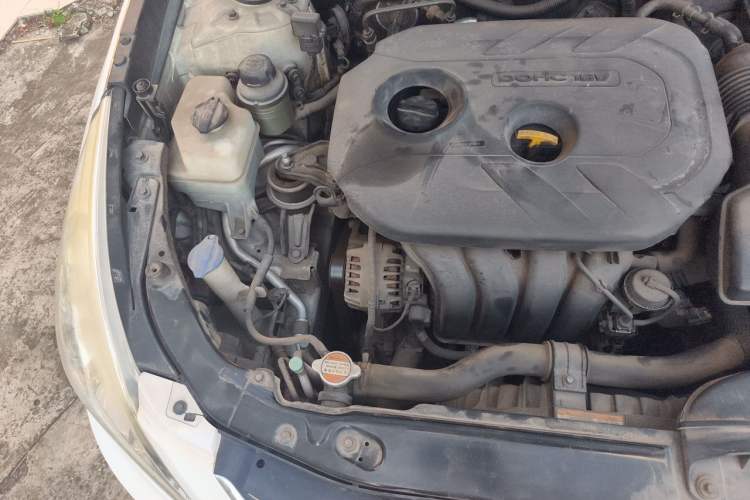 Used Hyundai Sonata 2013 2.0L Automatic Leading Edition Engine Bay Right