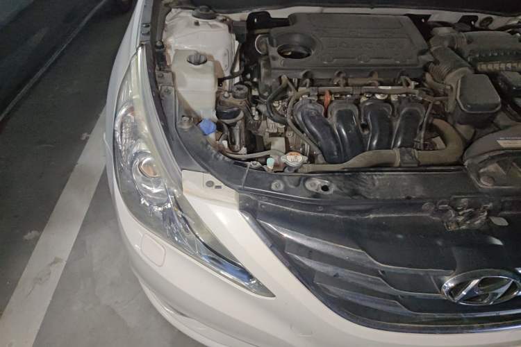 Used Hyundai Sonata 2013 2.4L Automatic Luxury Version China IV Standard Engine Bay Right
