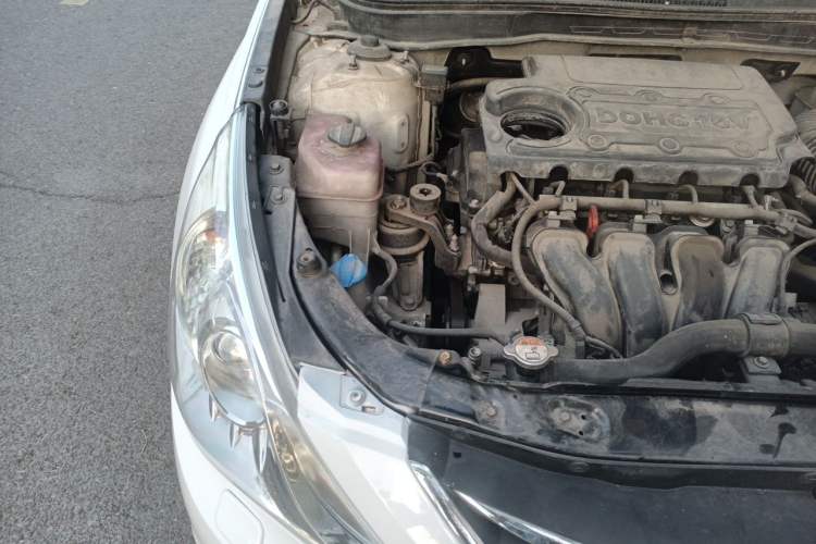 Used Hyundai Sonata 2013 2.4L Automatic Luxury Version China IV Standard Engine Bay Right