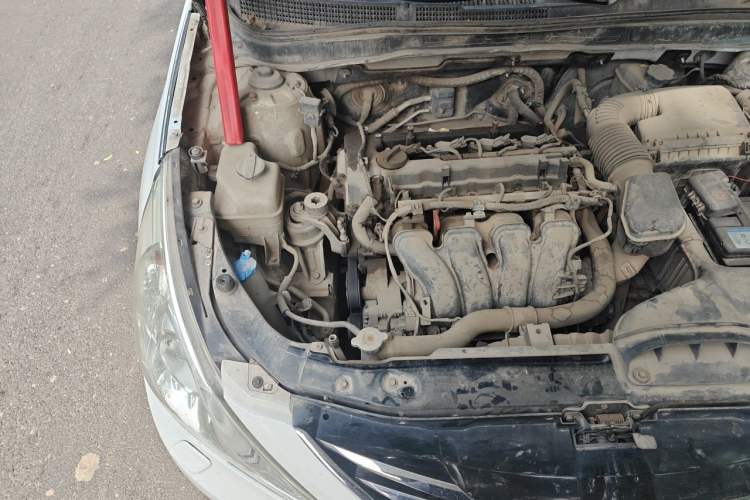 Used Hyundai Sonata 2013 2.4L Automatic Luxury Version China IV Standard Engine Bay Right