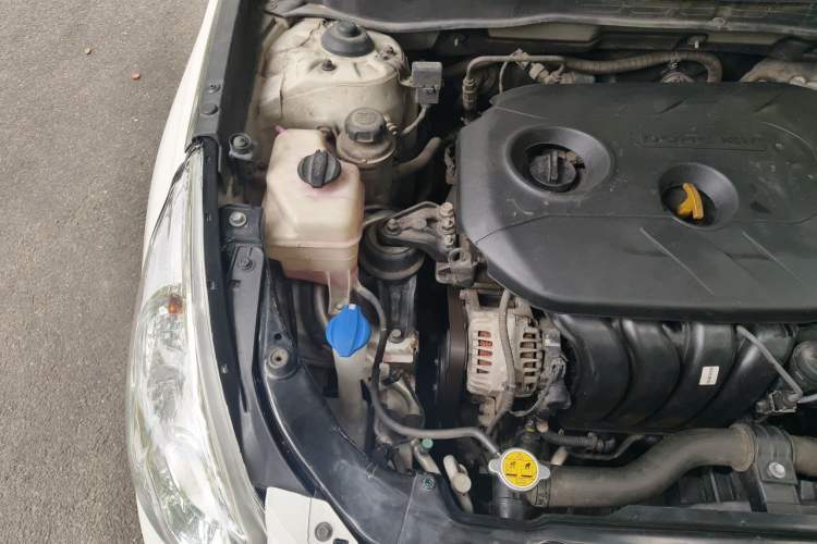 Used Hyundai Sonata 2013 2.0L Automatic Luxury Edition Engine Bay Right