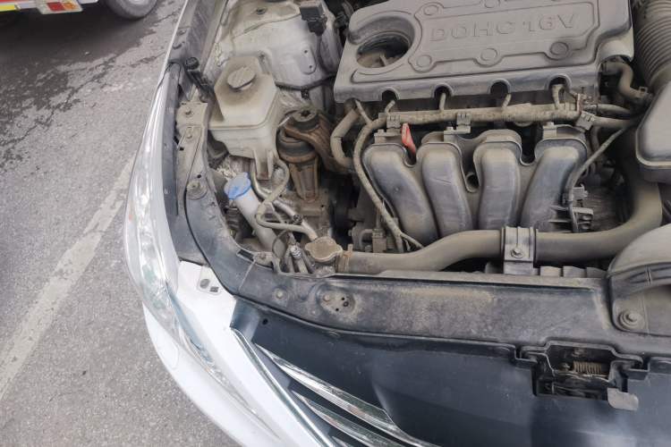 Used Hyundai Sonata 2013 2.4L Automatic Luxury Version China IV Standard Engine Bay Right