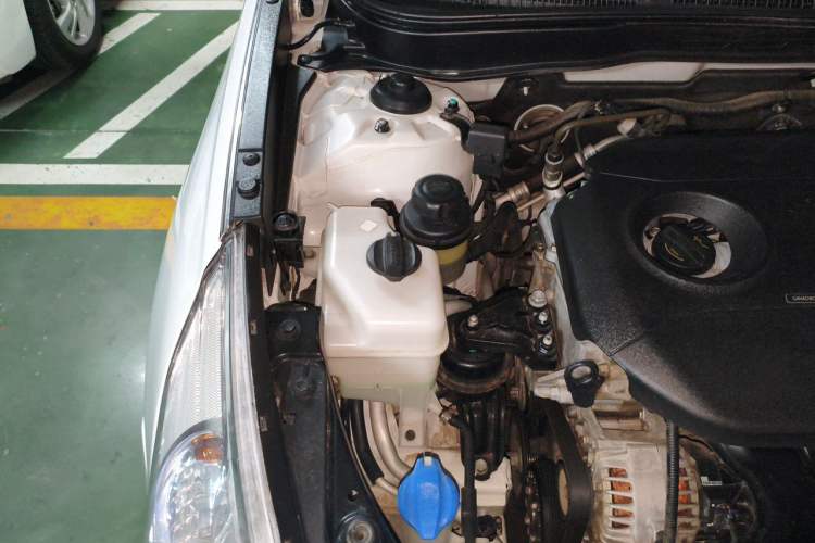 Used Hyundai Sonata 2013 2.0L Automatic Leading Edition Engine Bay Right