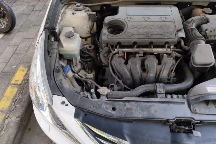 Used Hyundai Sonata 2013 2.4L Automatic Luxury Version China IV Standard Engine Bay Right