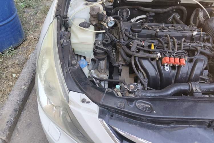 Used Hyundai Sonata 2013 2.4L Automatic Luxury Version China IV Standard Engine Bay Right