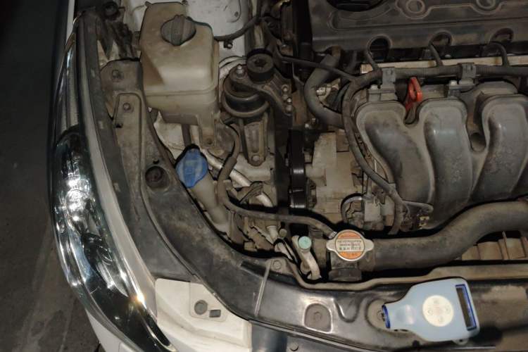 Used Hyundai Sonata 2013 2.4L Automatic Luxury Version China IV Standard Engine Bay Right