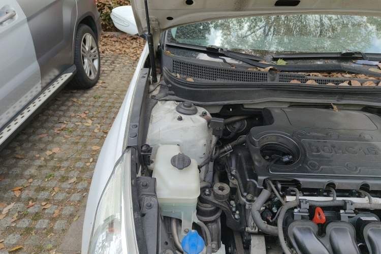 Used Hyundai Sonata 2013 2.4L Automatic Leading Edition China IV Standard Engine Bay Right