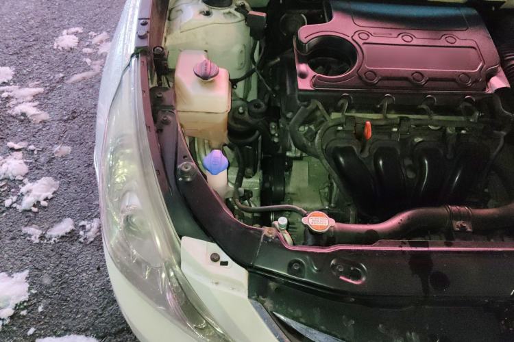 Used Hyundai Sonata 2013 2.4L Automatic Leading Edition China IV Standard Engine Bay Right