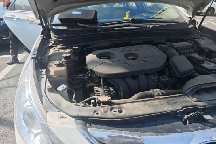 Used Hyundai Sonata 2013 2.0L Automatic Leading Edition Engine Bay Right