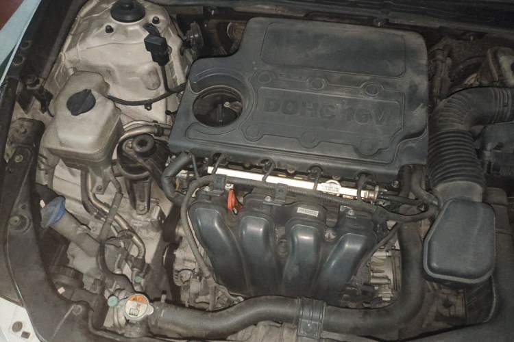 Used Hyundai Sonata 2013 2.4L Automatic Luxury Version China IV Standard Engine Bay Right