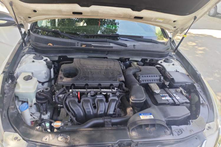 Used Hyundai Sonata 2013 2.4L Automatic Leading Edition China IV Standard Engine Bay