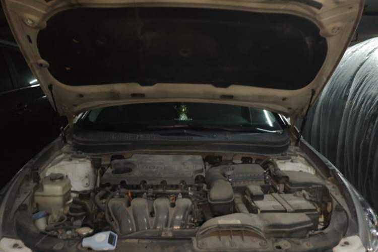Used Hyundai Sonata 2013 2.4L Automatic Luxury Version China IV Standard Engine Bay