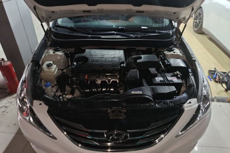 Used Hyundai Sonata 2013 2.4L Automatic Leading Edition China IV Standard Engine Bay