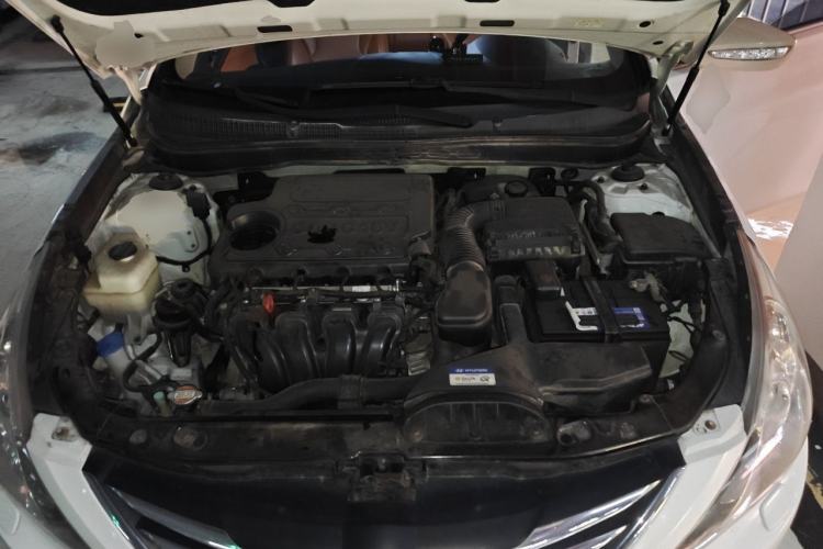 Used Hyundai Sonata 2013 2.4L Automatic Luxury Version China IV Standard Engine Bay