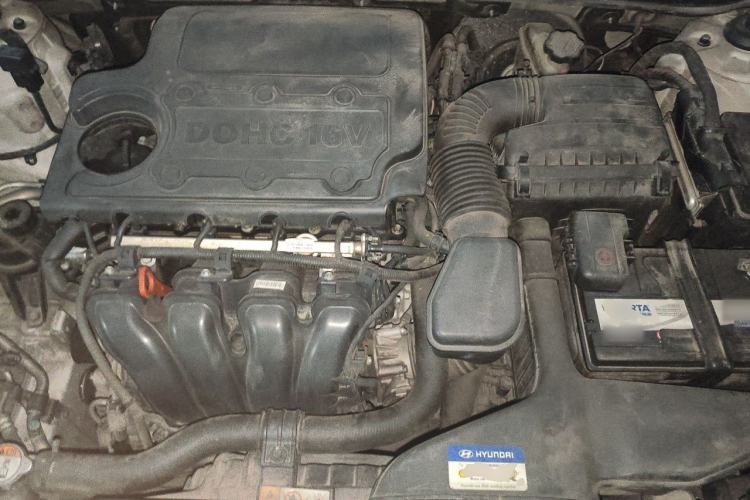 Used Hyundai Sonata 2013 2.4L Automatic Luxury Version China IV Standard Engine Bay