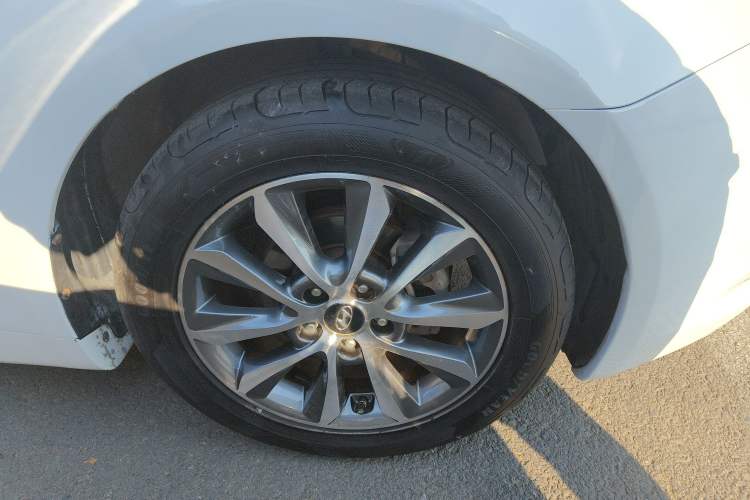 Used Hyundai Sonata 2013 2.4L Automatic Leading Edition China IV Standard Exterior 4