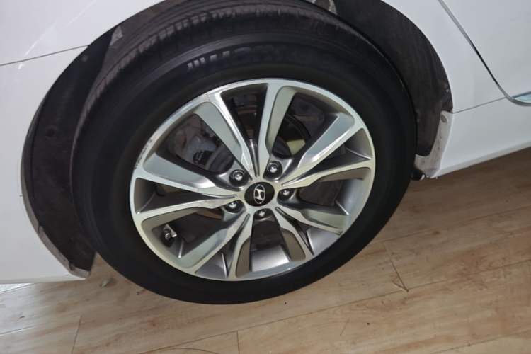 Used Hyundai Sonata 2013 2.4L Automatic Leading Edition China IV Standard Exterior 5