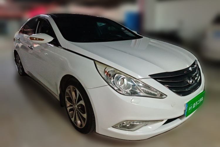 Used Hyundai Sonata 2013 2.4L Automatic Luxury Version China IV Standard Front Right 45 Deg