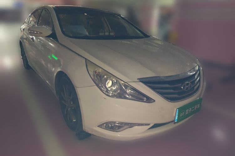 Used Hyundai Sonata 2013 2.4L Automatic Leading Edition China IV Standard Front Right 45 Deg