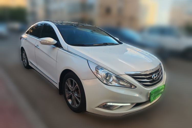 Used Hyundai Sonata 2013 2.4L Automatic Leading Edition China V Standard Front Right 45 Deg