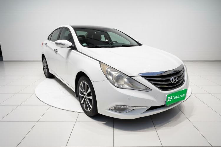 Used Hyundai Sonata 2013 2.0L Automatic Luxury Edition Front Right 45 Deg