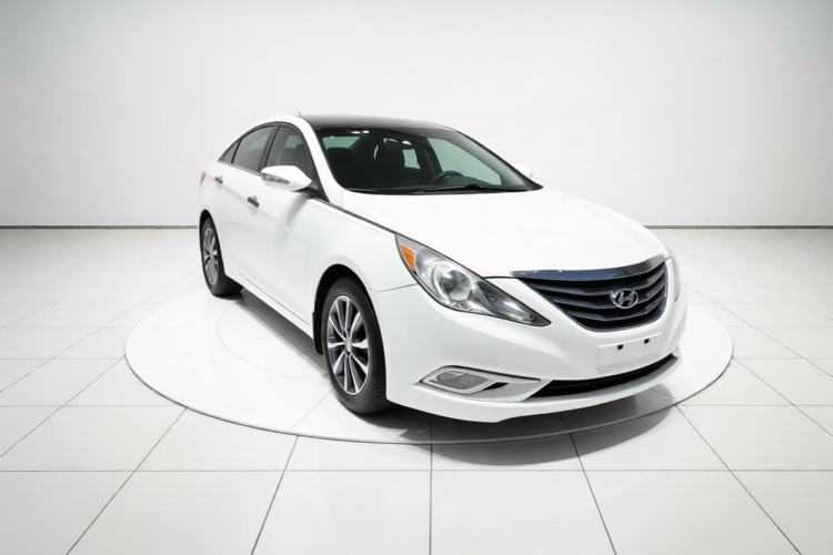 Used Hyundai Sonata 2013 2.0L Automatic Fashion Edition Front Right 45 Deg