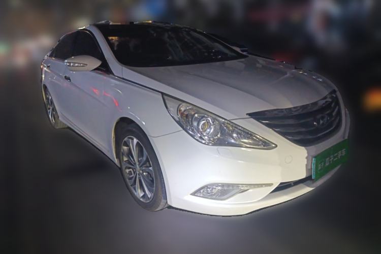 Used Hyundai Sonata 2013 2.4L Automatic Luxury Version China IV Standard Front Right 45 Deg