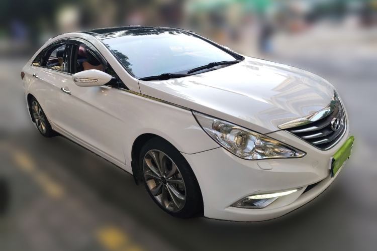 Used Hyundai Sonata 2013 2.4L Automatic Luxury Version China IV Standard Front Right 45 Deg
