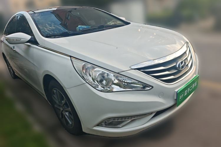 Used Hyundai Sonata 2013 2.4L Automatic Leading Edition China IV Standard Front Right 45 Deg