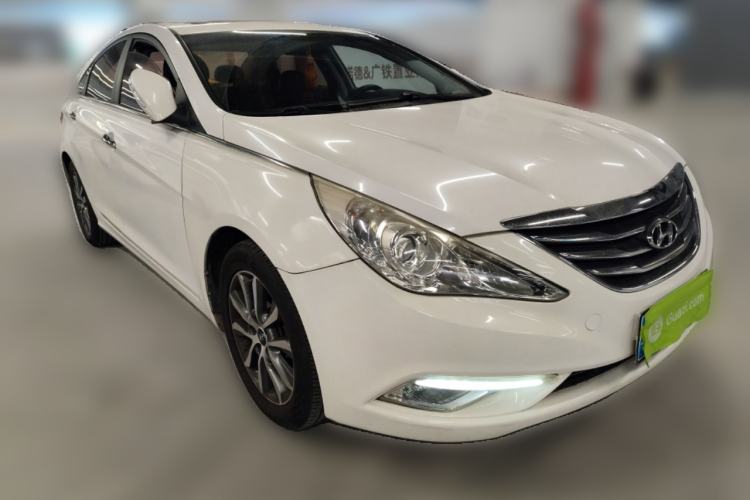 Used Hyundai Sonata 2013 2.0L Automatic Luxury Edition Front Right 45 Deg