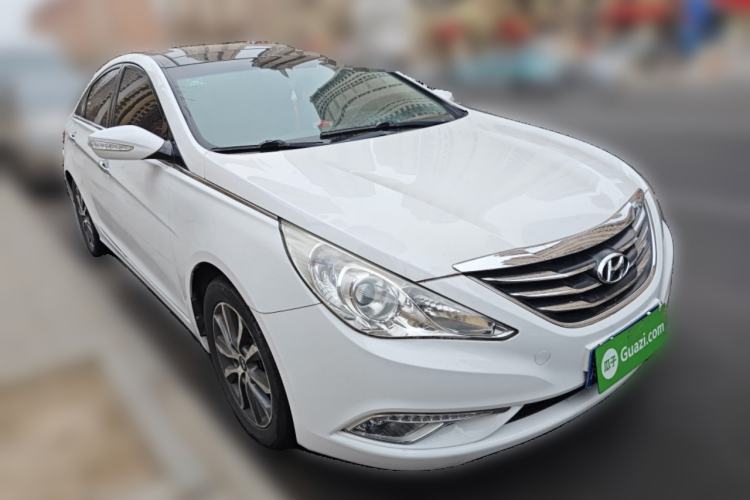 Used Hyundai Sonata 2013 2.4L Automatic Leading Edition China IV Standard Front Right 45 Deg