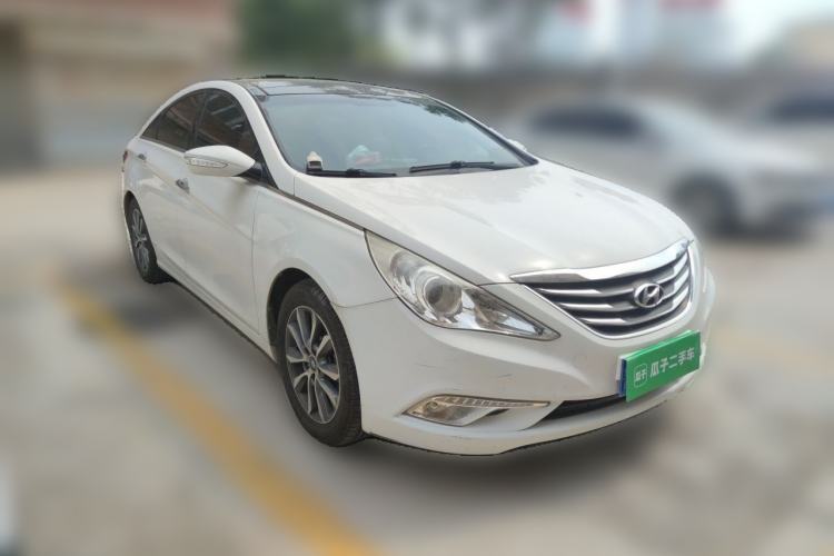 Used Hyundai Sonata 2013 2.4L Automatic Leading Edition China IV Standard Front Right 45 Deg