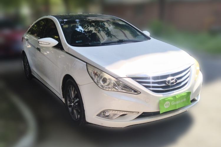 Used Hyundai Sonata 2013 2.4L Automatic Leading Edition China IV Standard Front Right 45 Deg