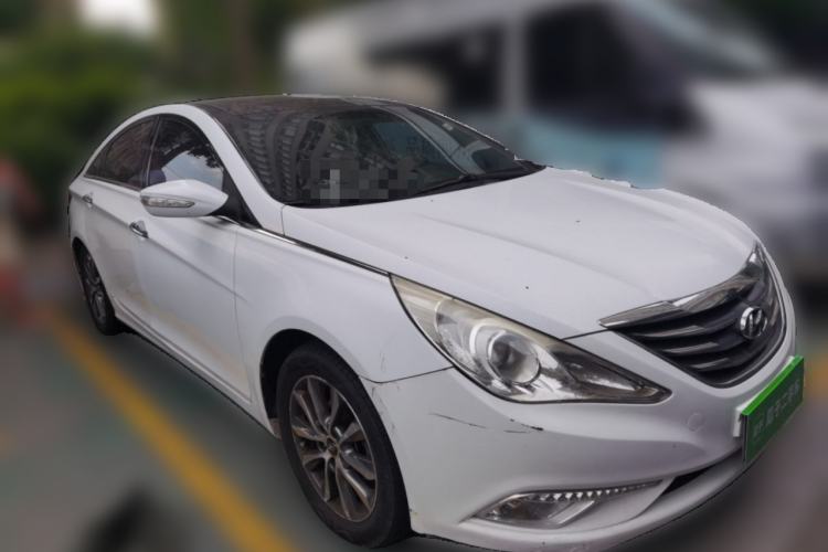 Used Hyundai Sonata 2013 2.4L Automatic Leading Edition China IV Standard Front Right 45 Deg