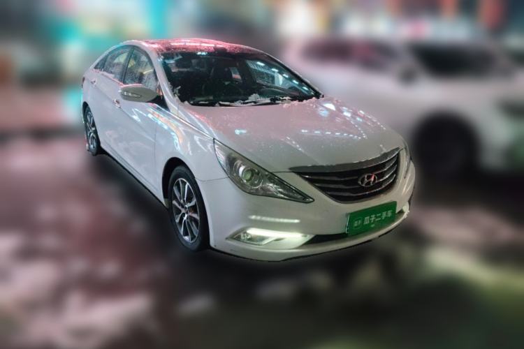 Used Hyundai Sonata 2013 2.4L Automatic Leading Edition China IV Standard Front Right 45 Deg