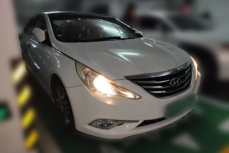 Used Hyundai Sonata 2013 2.0L Automatic Luxury Edition Front Right 45 Deg