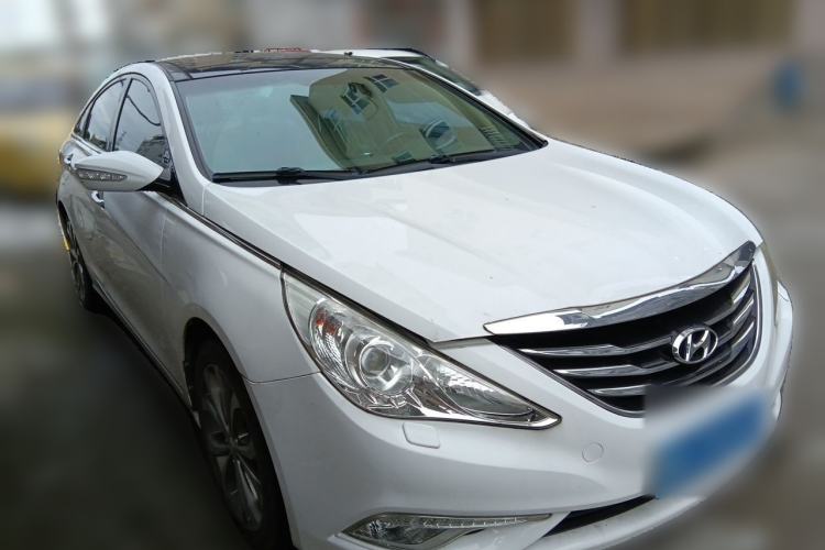 Used Hyundai Sonata 2013 2.4L Automatic Luxury Version China IV Standard Front Right 45 Deg