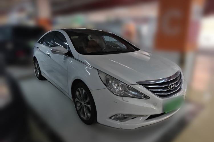 Used Hyundai Sonata 2013 2.4L Automatic Luxury Version China IV Standard Front Right 45 Deg