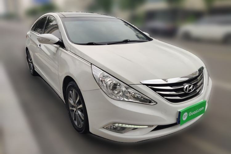 Used Hyundai Sonata 2013 2.4L Automatic Leading Edition China IV Standard Front Right 45 Deg