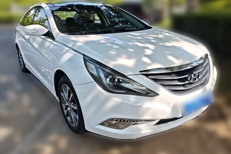 Used Hyundai Sonata 2013 2.0L Automatic Luxury Edition Front Right 45 Deg