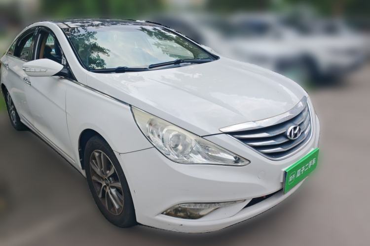 Used Hyundai Sonata 2013 2.4L Automatic Leading Edition China IV Standard Front Right 45 Deg
