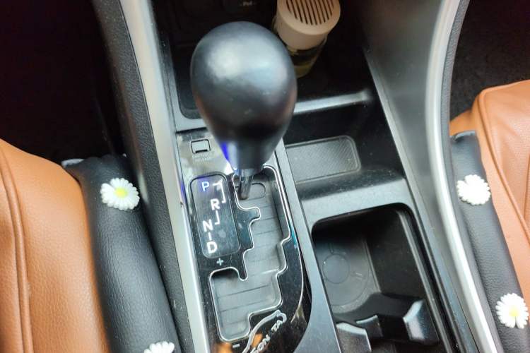 Used Hyundai Sonata 2013 2.0L Automatic Leading Edition Gear Lever