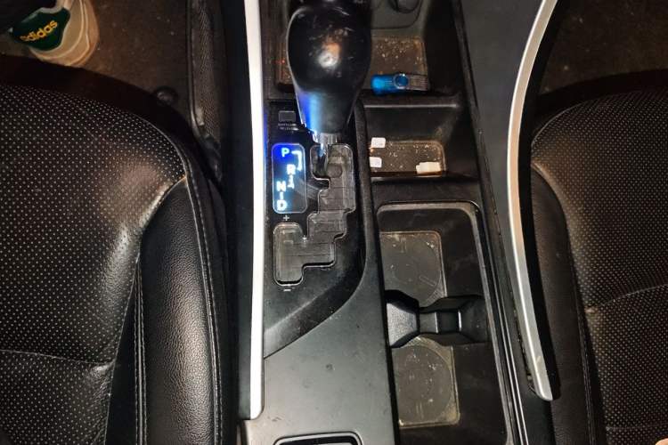 Used Hyundai Sonata 2013 2.4L Automatic Luxury Version China IV Standard Gear Lever