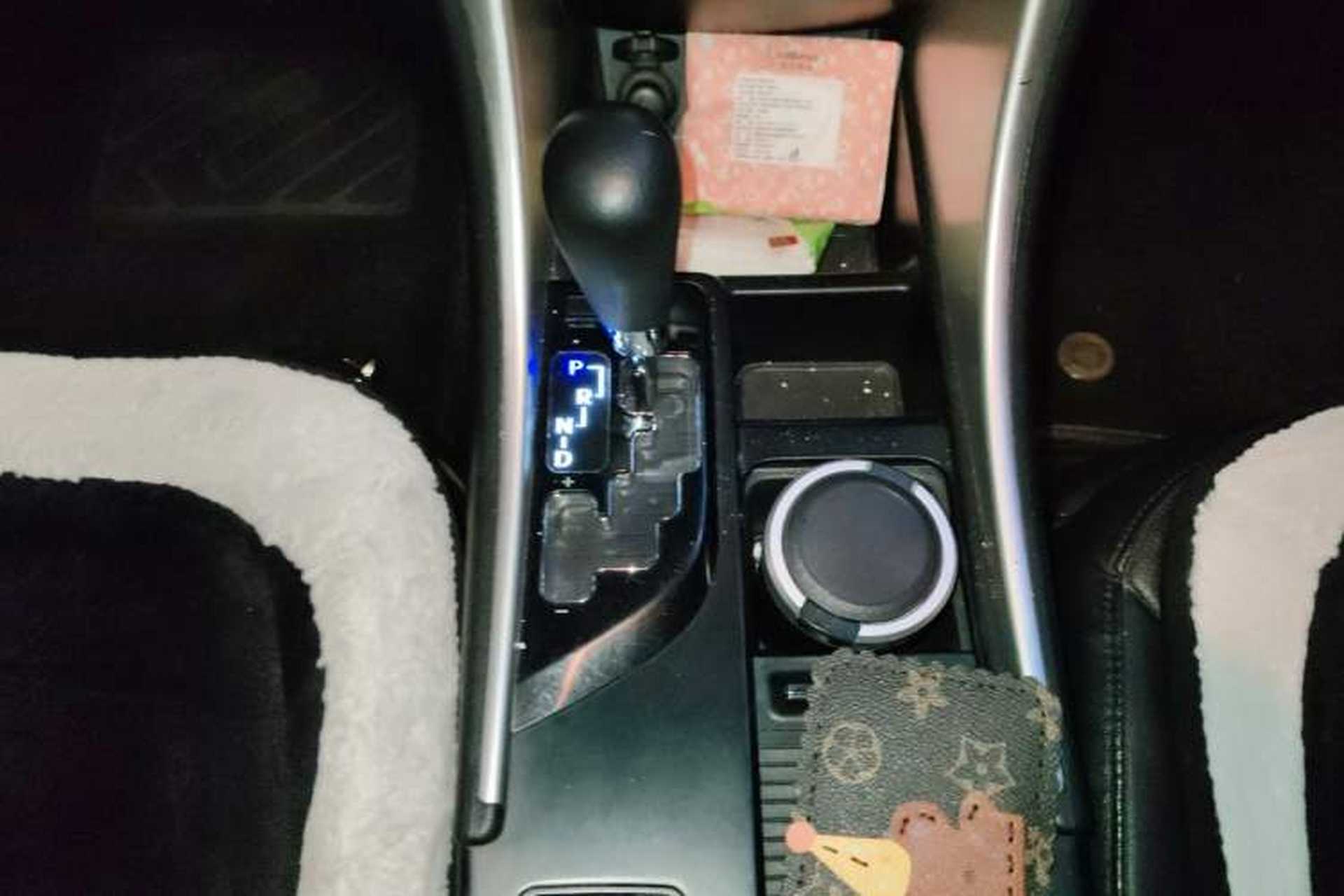 Used Hyundai Sonata 2013 2.0L Automatic Luxury Edition Gear Lever