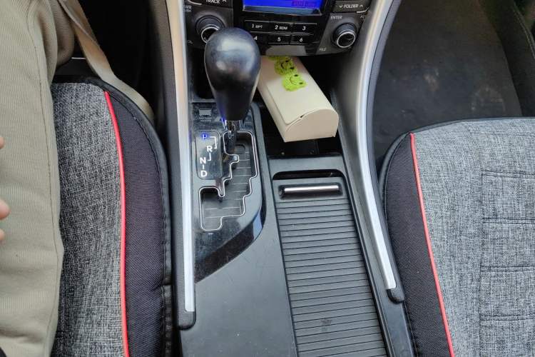 Used Hyundai Sonata 2013 2.0L Automatic Fashion Edition Gear Lever